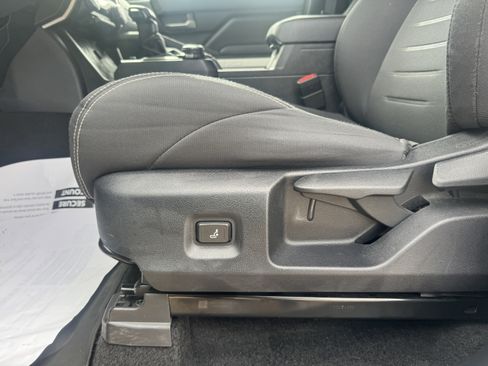 Certified 2024 Toyota Tacoma TRD Off-Road AWD/4WD image 11