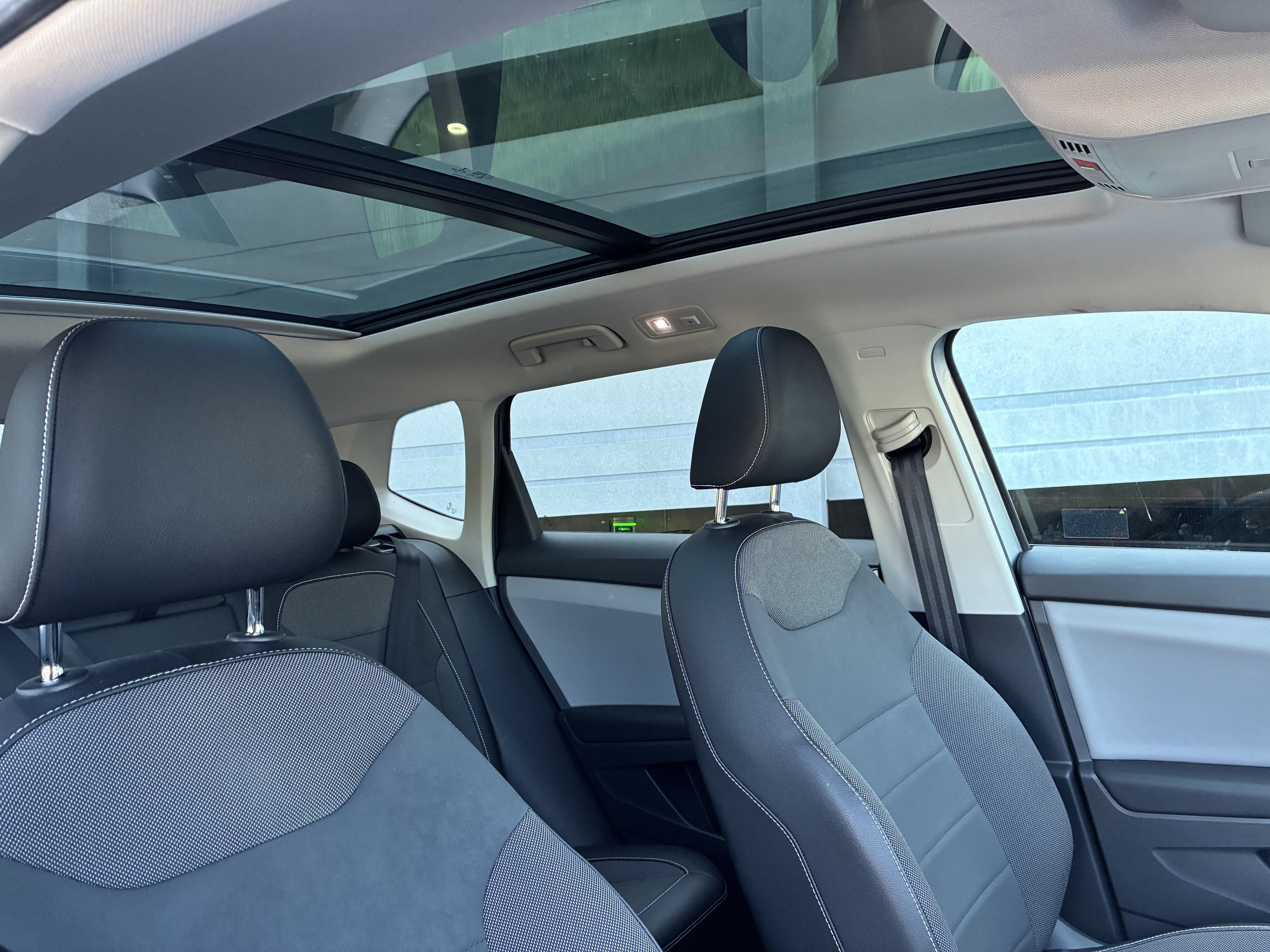 Certified 2022 Volkswagen Taos SE w/ Panoramic Sunroof Package FWD image 14