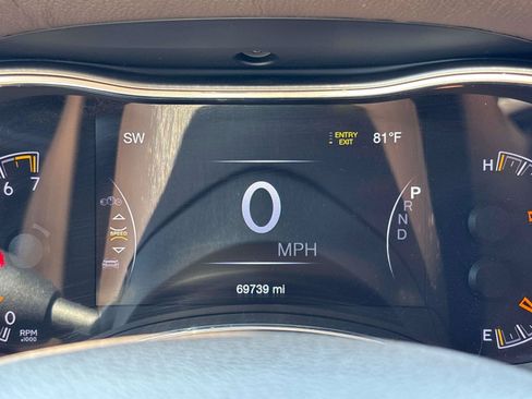 Used 2019 Jeep Grand Cherokee Overland AWD/4WD image 14