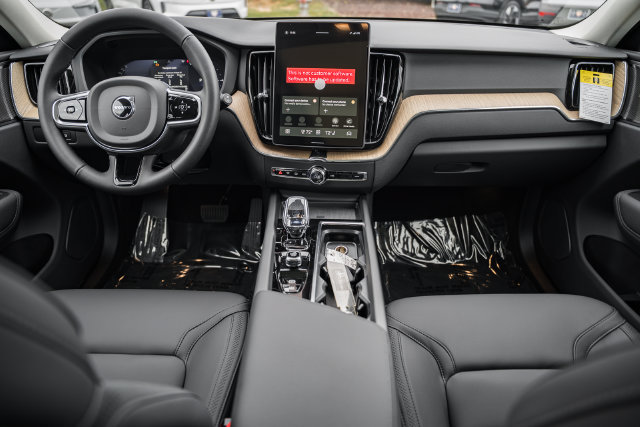 New 2027 Volvo XC60 T8 Plus AWD/4WD image 18