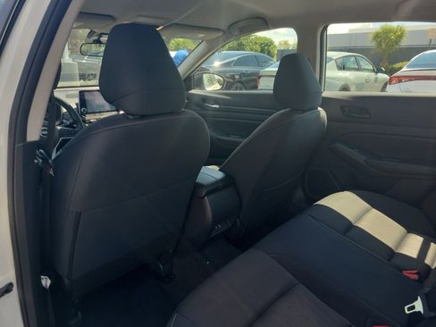 Used 2025 Nissan Altima 2.5 SV FWD image 11