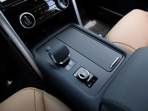 New 2026 Land Rover Discovery Dynamic SE AWD/4WD image 32