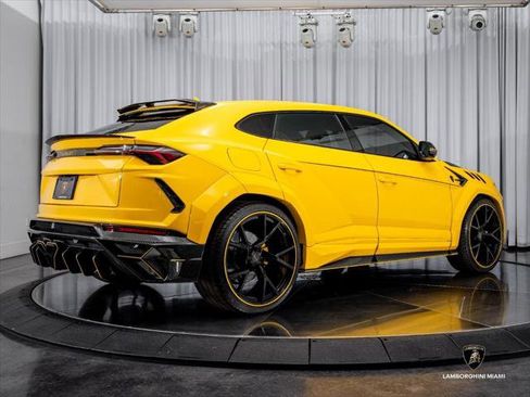Used 2019 Lamborghini Urus AWD/4WD image 27
