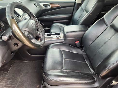 Used 2017 Nissan Pathfinder Platinum w/ Family Entertainment Package image 10