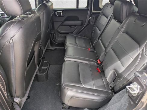Used 2022 Jeep Wrangler Unlimited Sahara w/ Cold Weather Group AWD/4WD image 18