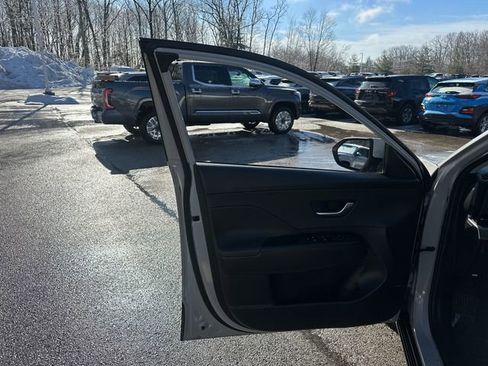 Used 2024 Hyundai Kona Limited FWD image 23