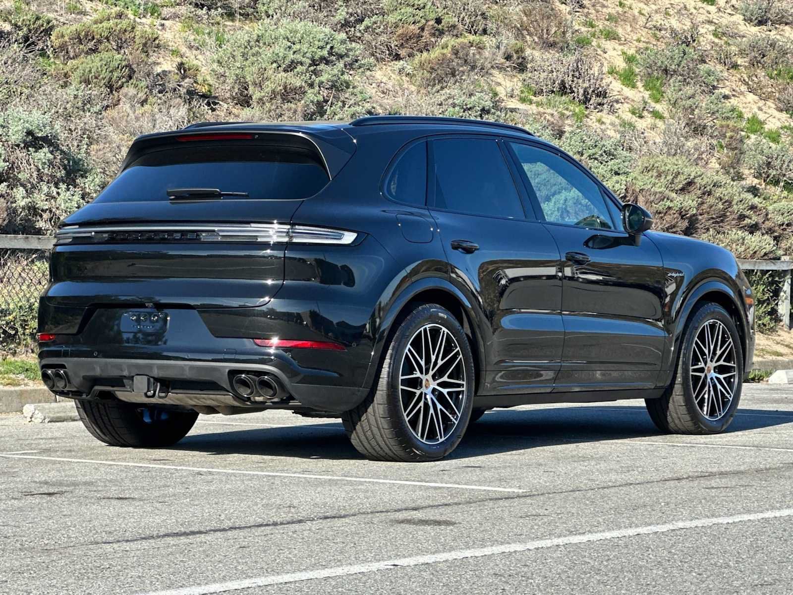 Certified 2025 Porsche Cayenne E-Hybrid AWD/4WD image 7