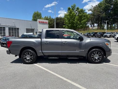 Used 2021 Nissan Titan SV w/ SV Convenience Package AWD/4WD image 9
