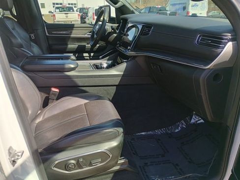Used 2022 Jeep Wagoneer Series II AWD/4WD image 14