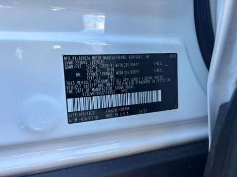 Used 2025 Toyota RAV4 LE image 28