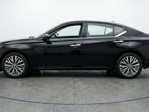 Used 2025 Nissan Altima 2.5 SV FWD image 5
