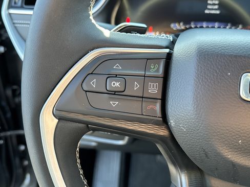 Used 2025 Jeep Grand Cherokee Laredo X w/ Luxury Tech Group I image 32