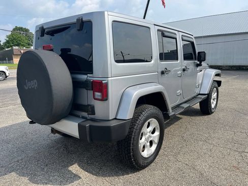 Used 2013 Jeep Wrangler Unlimited Sahara w/ Connectivity Group AWD/4WD image 4