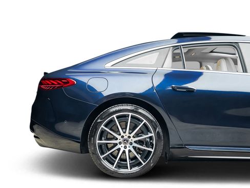 Used 2022 Mercedes-Benz EQS 580 4MATIC Sedan image 32