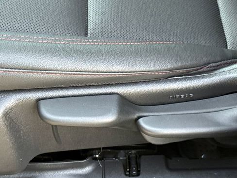 Used 2024 Chevrolet Trax RS w/ Sunroof Package FWD image 23
