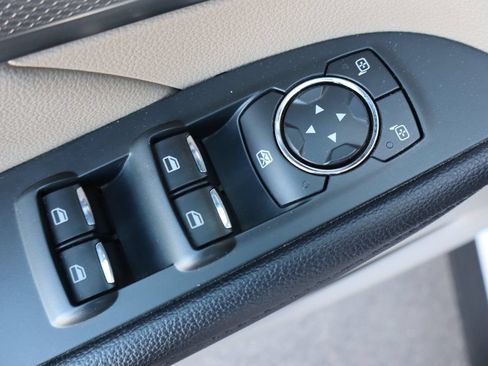 Used 2019 Ford Explorer XLT w/ Equipment Group 202A AWD/4WD image 29