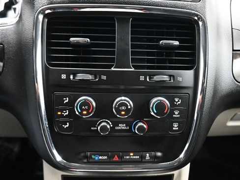 Used 2016 Dodge Grand Caravan SXT w/ Rear Park Assist Package image 18