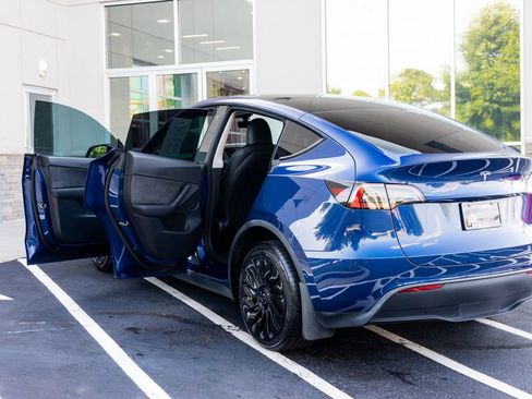 Used 2022 Tesla Model Y Long Range AWD/4WD image 20