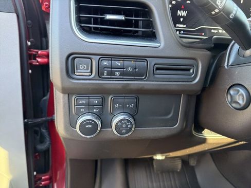 Used 2023 GMC Yukon XL SLT w/ SLT Luxury Package AWD/4WD image 18