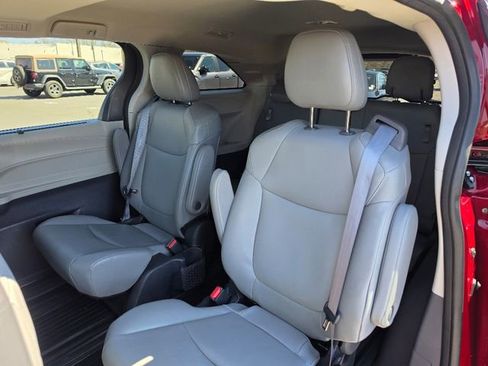Used 2023 Toyota Sienna XLE w/ XLE Plus Package image 23