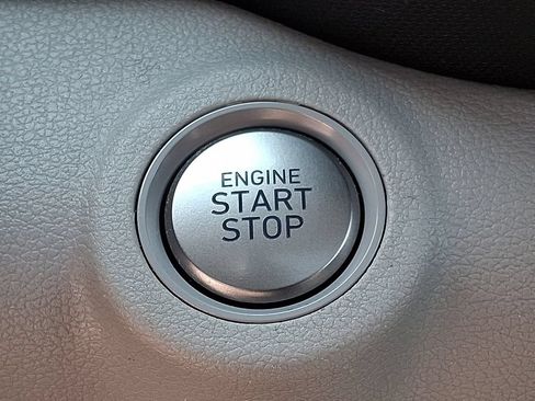 Certified 2025 Hyundai Venue SEL FWD image 26