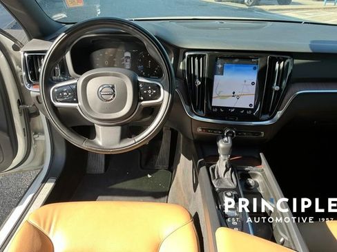 Used 2020 Volvo V60 T5 Momentum FWD image 13
