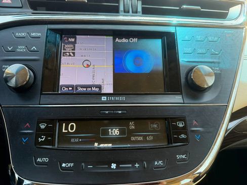 Used 2013 Toyota Avalon Limited w/ Technology Pkg FWD image 26