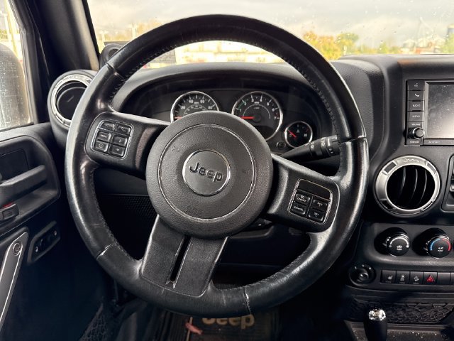 Used 2014 Jeep Wrangler Unlimited Sahara w/ Dual Top Group AWD/4WD image 24