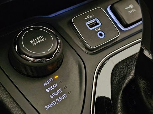 Used 2020 Jeep Cherokee Limited image 23