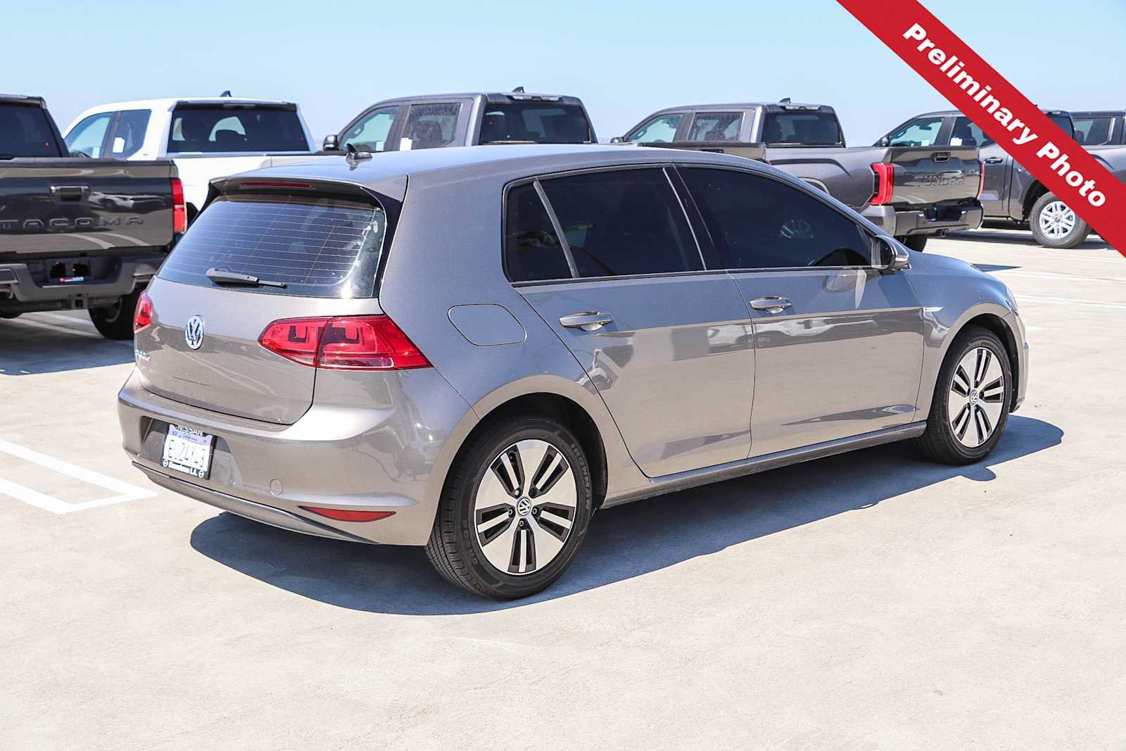 Used 2016 Volkswagen e-Golf SE FWD image 6