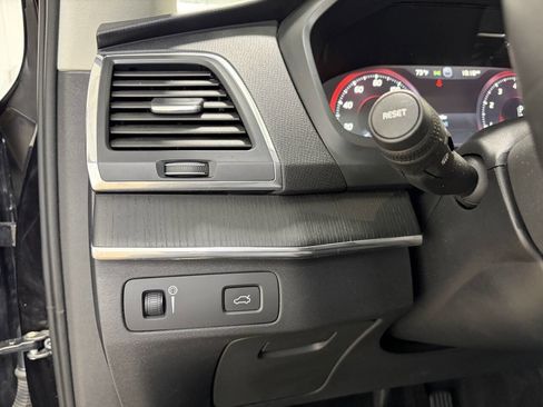 Used 2020 Volvo XC90 T5 Momentum image 16