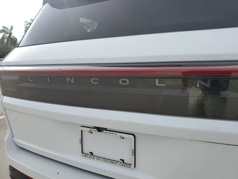 New 2025 Lincoln Navigator Reserve AWD/4WD image 5