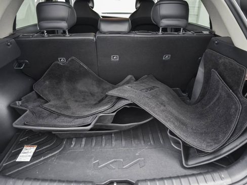 Used 2024 Kia Niro EX image 15