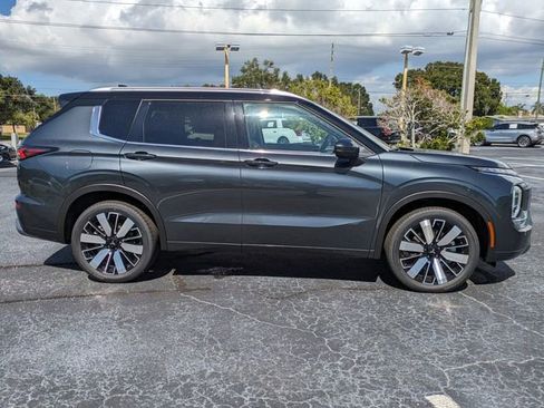 New 2025 Mitsubishi Outlander SEL image 4