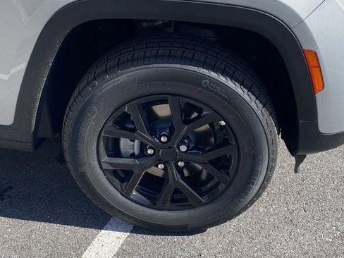 New 2025 Jeep Grand Cherokee Altitude w/ Trailer Tow Package image 11