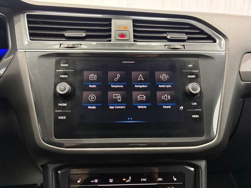 Used 2023 Volkswagen Tiguan SE AWD/4WD image 31