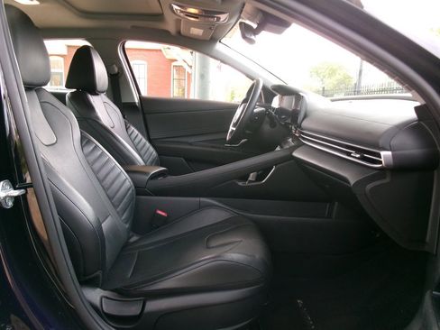 Used 2022 Hyundai Elantra Limited FWD image 15