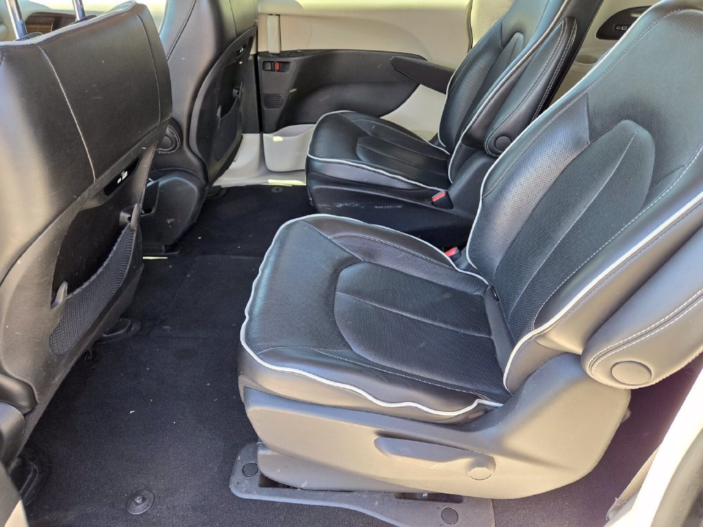 Used 2023 Chrysler Pacifica Limited FWD image 12