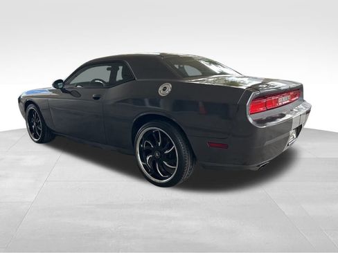 Used 2014 Dodge Challenger SXT image 4