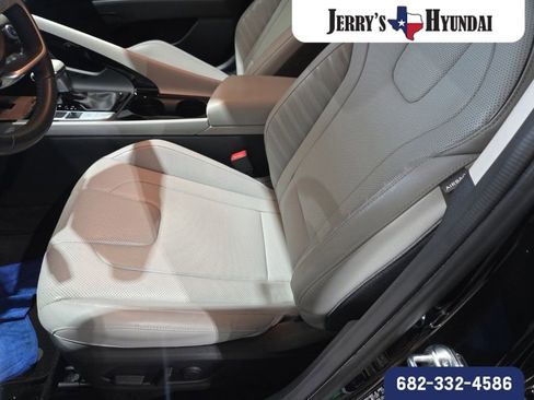 Used 2023 Hyundai Elantra Limited image 7