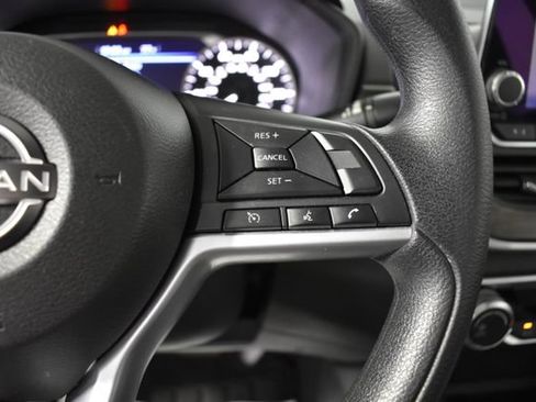 Used 2025 Nissan Altima 2.5 SV FWD image 17