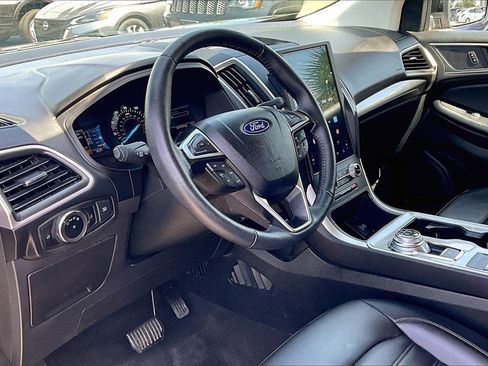 Used 2024 Ford Edge SEL image 4