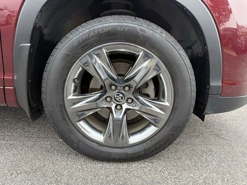 Used 2018 Toyota Highlander Limited Platinum image 30