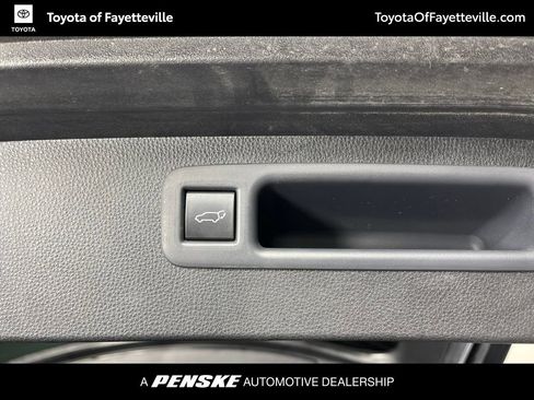 Used 2021 Toyota Highlander XSE FWD image 28