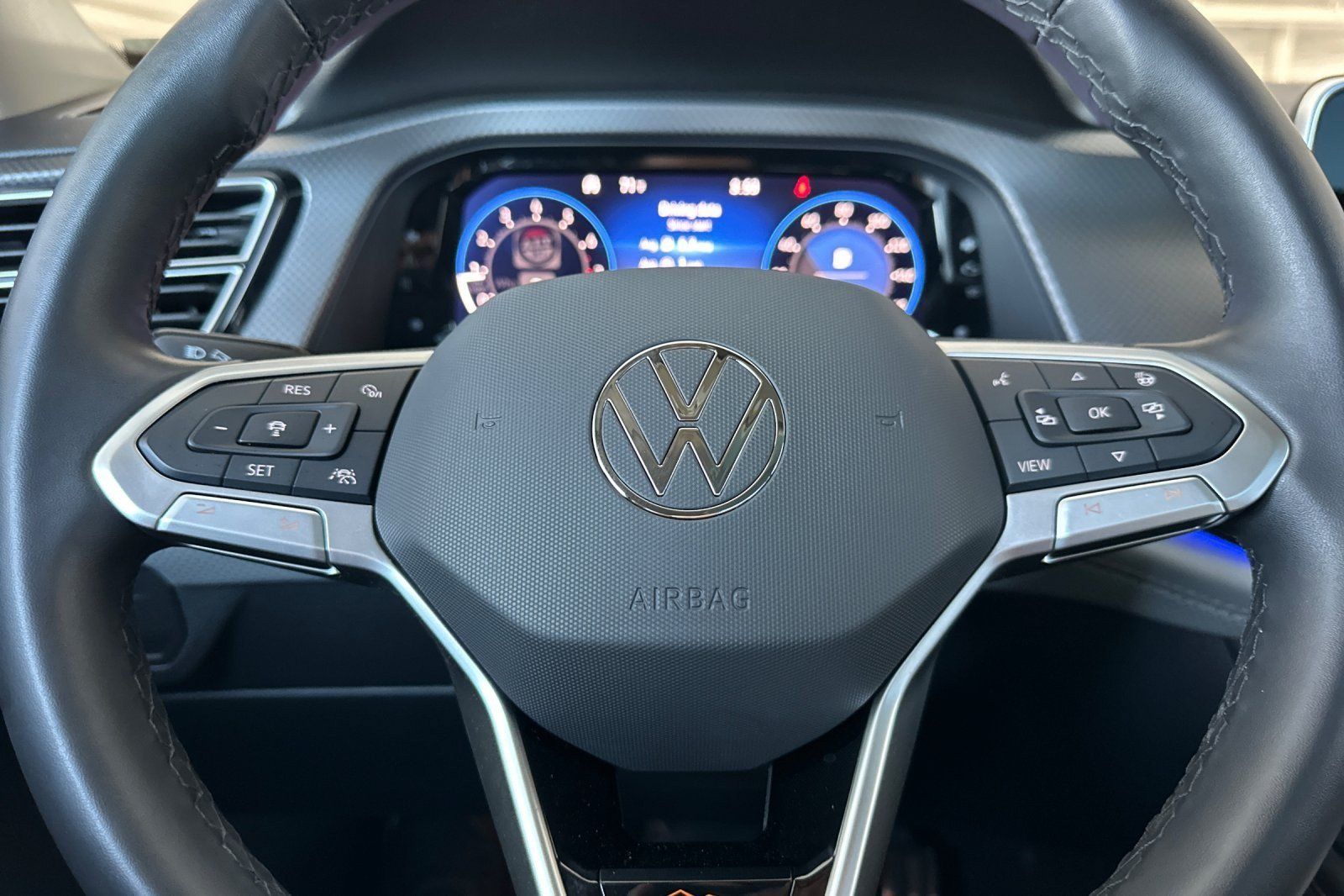 Used 2024 Volkswagen Atlas Peak Edition SE AWD/4WD image 23