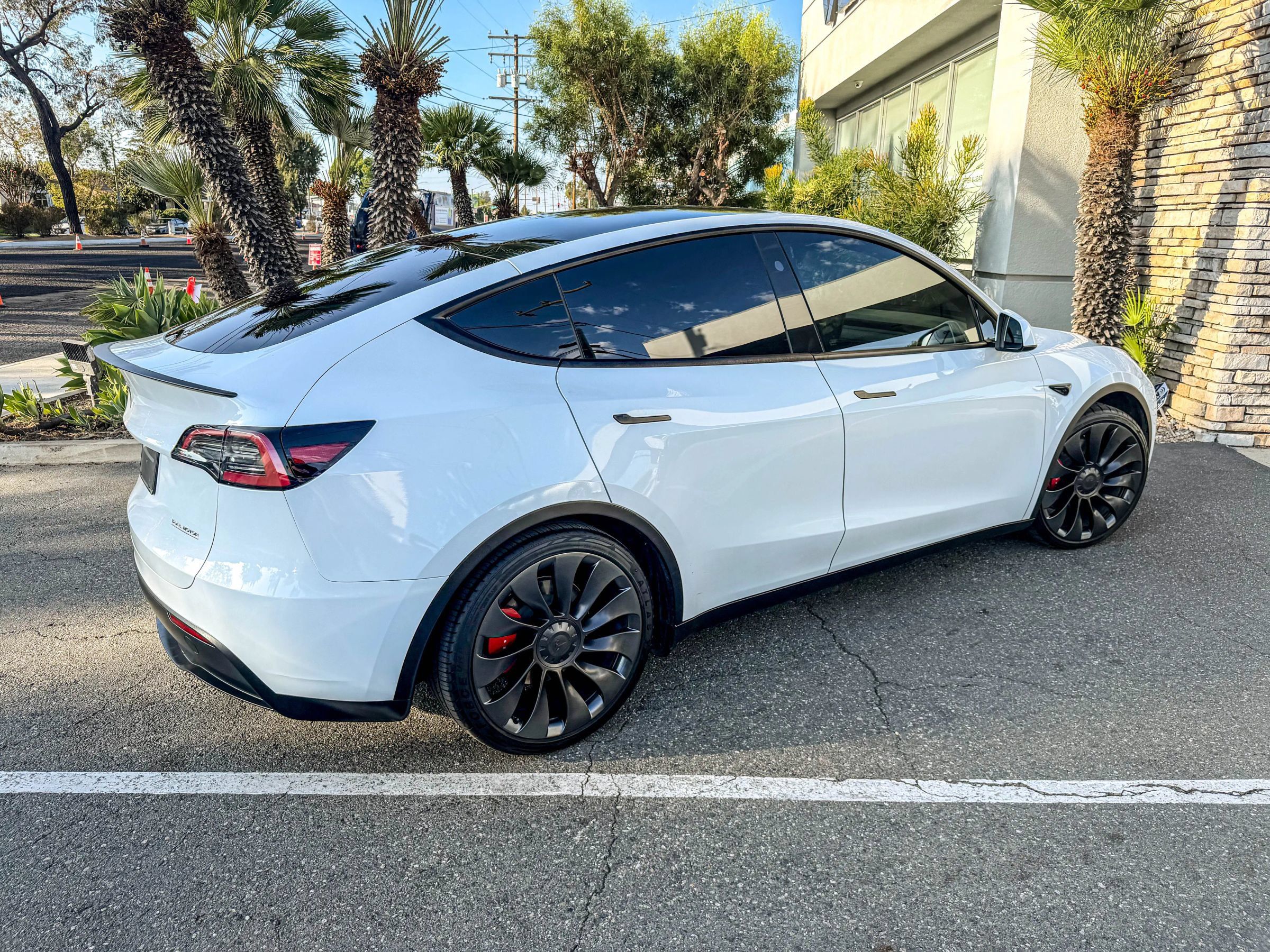 Used 2023 Tesla Model Y Performance AWD/4WD image 8