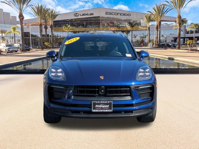Used 2024 Porsche Macan AWD/4WD image 2