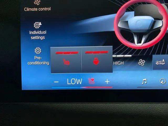 Used 2024 BMW iX xDrive50 w/ Premium Package AWD/4WD image 95