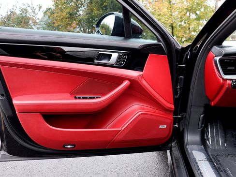 Used 2018 Porsche Panamera w/ Premium Package Plus image 19