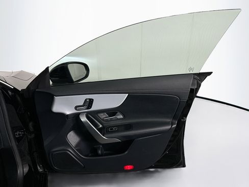 Used 2025 Mercedes-Benz CLA 250 image 31